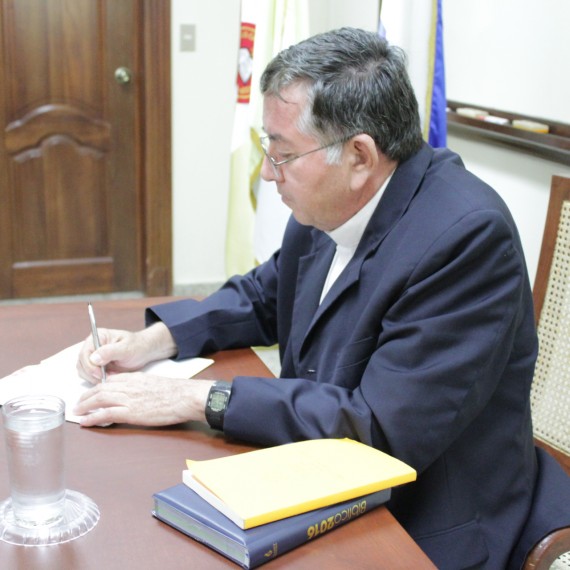 MONSEÑOR MIGUEL ANGEL MORÁN AQUINO NUEVO RECTOR DE LA UNIVERSIDAD CATÓLICA DE EL SALVADOR
