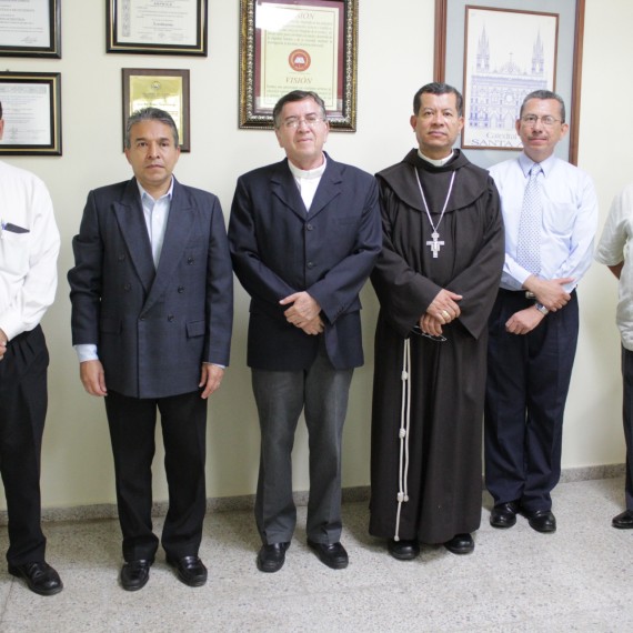 MONSEÑOR MIGUEL ANGEL MORÁN AQUINO NUEVO RECTOR DE LA UNIVERSIDAD CATÓLICA DE EL SALVADOR