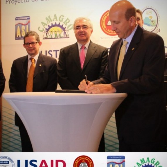 LA UNIVERSIDAD CATÓLICA DE EL SALVADOR (UNICAES) DIRIGIRÁ EL CLÚSTER DE AGRO-ALIMENTOS