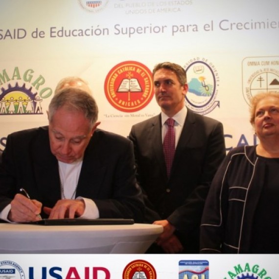 LA UNIVERSIDAD CATÓLICA DE EL SALVADOR (UNICAES) DIRIGIRÁ EL CLÚSTER DE AGRO-ALIMENTOS