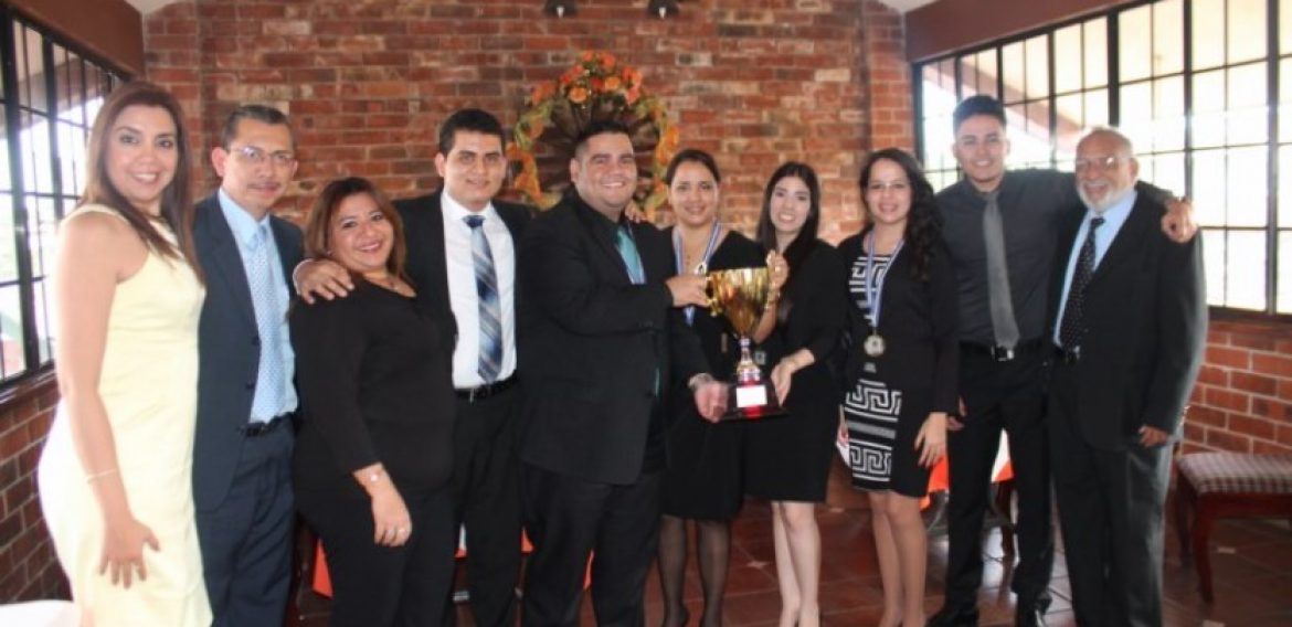 UNICAES GANÓ EL SEGUNDO LUGAR EN EL “XIII CONCURSO INTERUNIVERSITARIO DE LITIGACIÓN ORAL