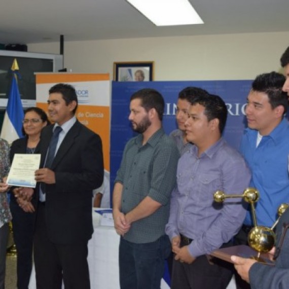 UNICAES RECIBE PREMIO NACIONAL “EXPONENCIAL Y TECNOLOGÍA” A TRAVÉS DEL CONACYT