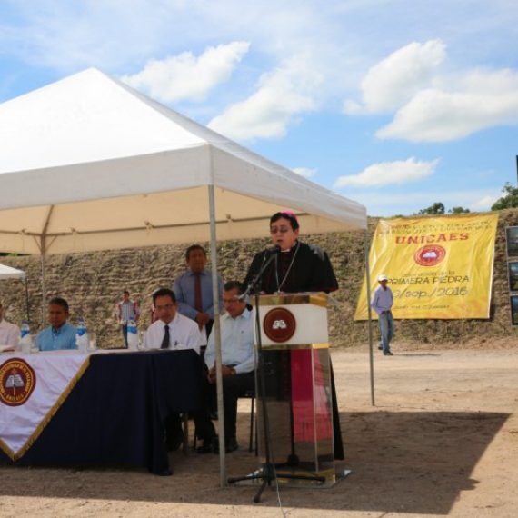 ACTO DE COLOCACIÓN DE LA PRIMERA PIEDRA DE NUEVOS EDIFICIOS EN LA UNIVERSIDAD CATÓLICA DE EL SALVADOR