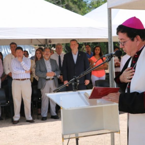 ACTO DE COLOCACIÓN DE LA PRIMERA PIEDRA DE NUEVOS EDIFICIOS EN LA UNIVERSIDAD CATÓLICA DE EL SALVADOR