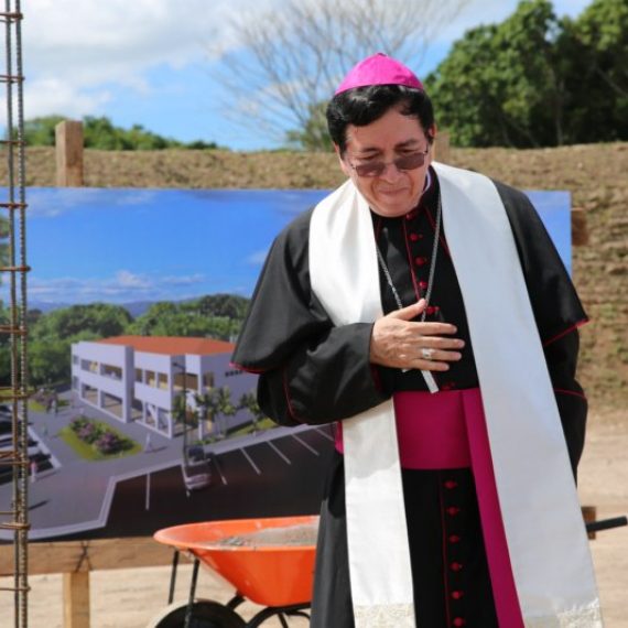 ACTO DE COLOCACIÓN DE LA PRIMERA PIEDRA DE NUEVOS EDIFICIOS EN LA UNIVERSIDAD CATÓLICA DE EL SALVADOR