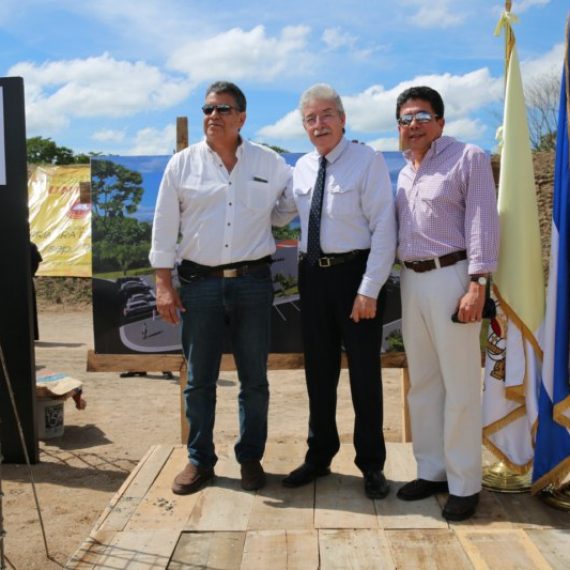 ACTO DE COLOCACIÓN DE LA PRIMERA PIEDRA DE NUEVOS EDIFICIOS EN LA UNIVERSIDAD CATÓLICA DE EL SALVADOR