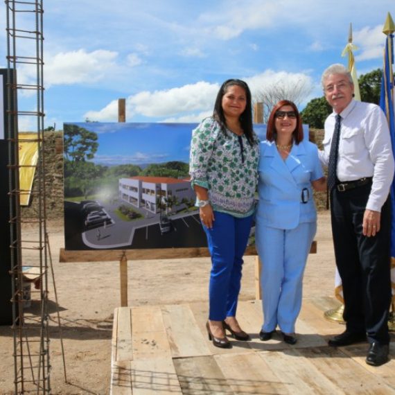 ACTO DE COLOCACIÓN DE LA PRIMERA PIEDRA DE NUEVOS EDIFICIOS EN LA UNIVERSIDAD CATÓLICA DE EL SALVADOR