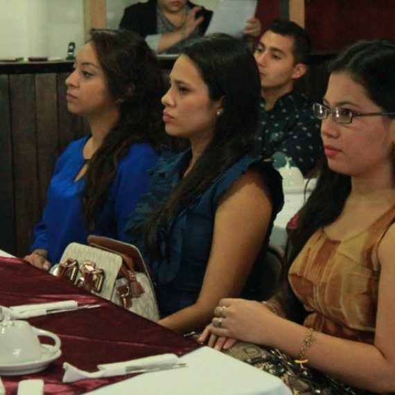LA UNICAES APOYA ACTIVIDADES DE EMPRENDIMIENTO JUVENIL
