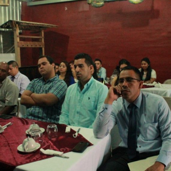 LA UNICAES APOYA ACTIVIDADES DE EMPRENDIMIENTO JUVENIL