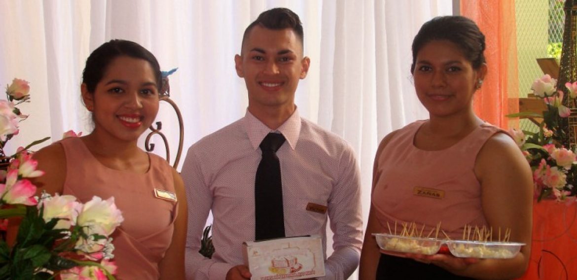 ALUMNOS DEL TÉCNICOS EN LÁCTEOS Y CÁRNICOS INNOVAN CON SUS PROPUESTAS DURANTE FERIA DE ALIMENTOS