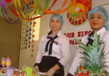 ALUMNOS DEL TÉCNICOS EN LÁCTEOS Y CÁRNICOS INNOVAN CON SUS PROPUESTAS DURANTE FERIA DE ALIMENTOS