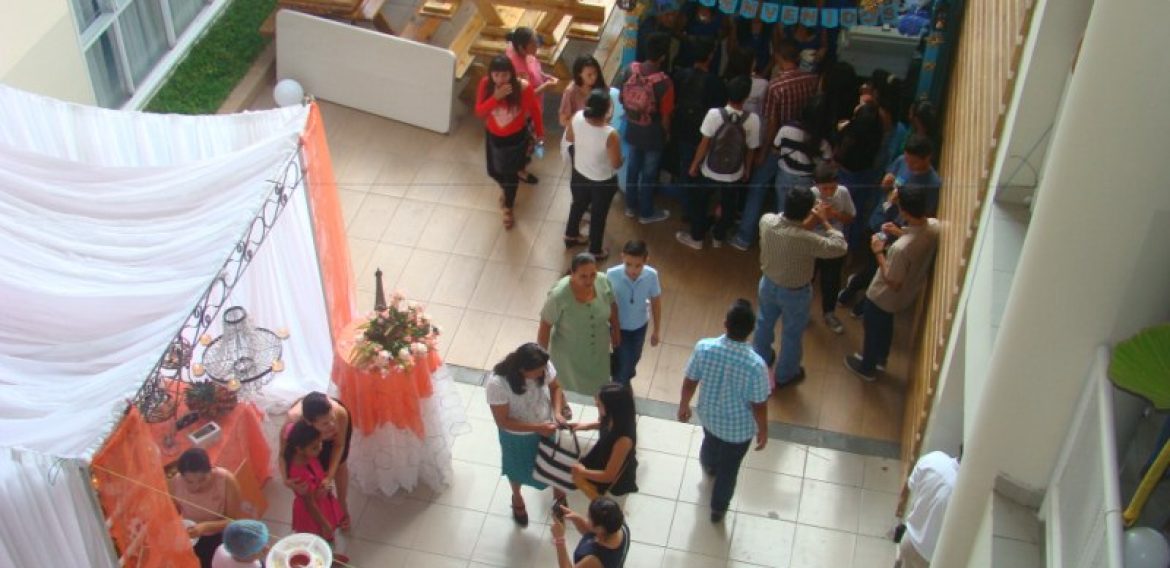 ALUMNOS DEL TÉCNICOS EN LÁCTEOS Y CÁRNICOS INNOVAN CON SUS PROPUESTAS DURANTE FERIA DE ALIMENTOS