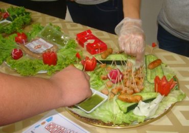 ALUMNOS DEL TÉCNICOS EN LÁCTEOS Y CÁRNICOS INNOVAN CON SUS PROPUESTAS DURANTE FERIA DE ALIMENTOS