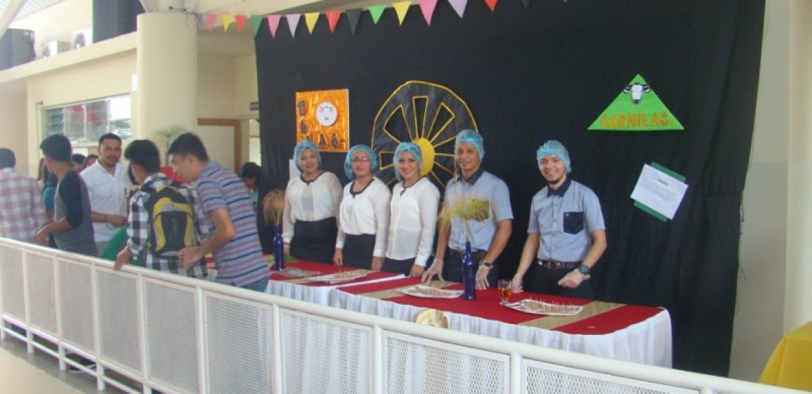 ALUMNOS DEL TÉCNICOS EN LÁCTEOS Y CÁRNICOS INNOVAN CON SUS PROPUESTAS DURANTE FERIA DE ALIMENTOS