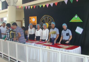 ALUMNOS DEL TÉCNICOS EN LÁCTEOS Y CÁRNICOS INNOVAN CON SUS PROPUESTAS DURANTE FERIA DE ALIMENTOS