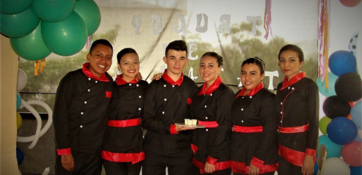 ALUMNOS DEL TÉCNICOS EN LÁCTEOS Y CÁRNICOS INNOVAN CON SUS PROPUESTAS DURANTE FERIA DE ALIMENTOS