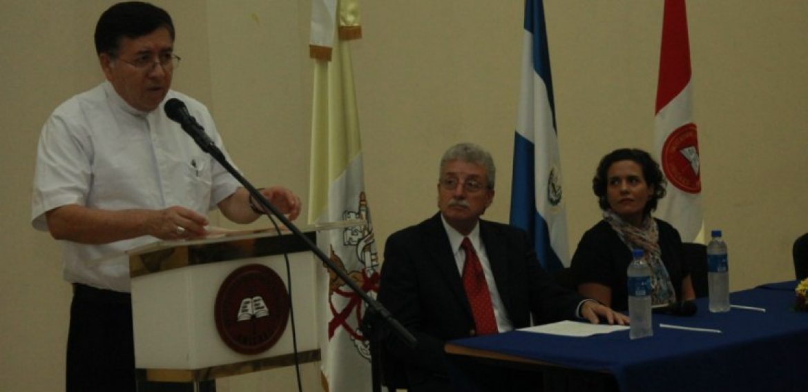 UNICAES FIRMA CONVENIO CON EMPRESA DE URBANISMO Y ARQUITECTURA