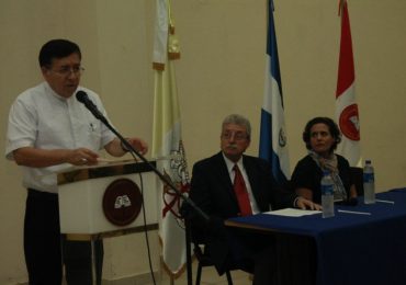 UNICAES FIRMA CONVENIO CON EMPRESA DE URBANISMO Y ARQUITECTURA