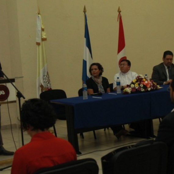 UNICAES FIRMA CONVENIO CON EMPRESA DE URBANISMO Y ARQUITECTURA