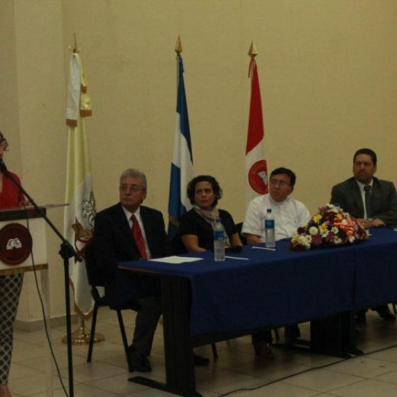 UNICAES FIRMA CONVENIO CON EMPRESA DE URBANISMO Y ARQUITECTURA