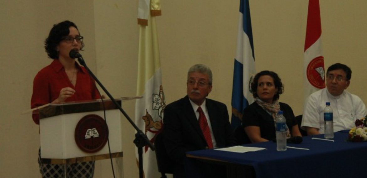 UNICAES FIRMA CONVENIO CON EMPRESA DE URBANISMO Y ARQUITECTURA