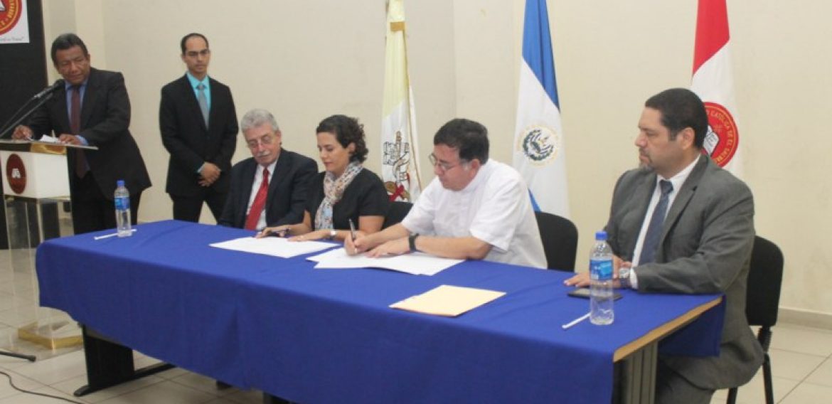 UNICAES FIRMA CONVENIO CON EMPRESA DE URBANISMO Y ARQUITECTURA