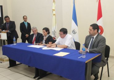 UNICAES FIRMA CONVENIO CON EMPRESA DE URBANISMO Y ARQUITECTURA