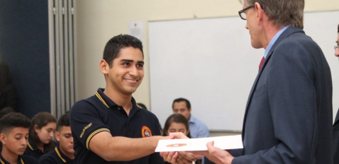 UNICAES Y EMBAJADA DE ESTADOS UNIDOS GRADÚAN A 105 JÓVENES DE ENGLISH ACCESS