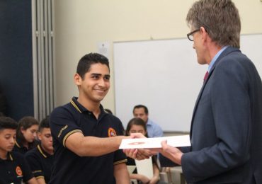 UNICAES Y EMBAJADA DE ESTADOS UNIDOS GRADÚAN A 105 JÓVENES DE ENGLISH ACCESS