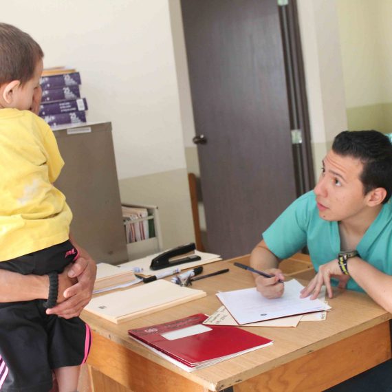 ATENCIÓN MÉDICA EN EL SECTOR EL RESBALADERO