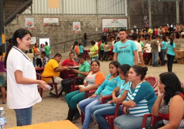 DOCENTES Y ESTUDIANTES DEL DOCTORADO EN MEDICINA APOYAN JORNADAS DE SALUD EN SANTA ANA