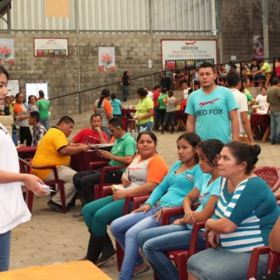 DOCENTES Y ESTUDIANTES DEL DOCTORADO EN MEDICINA APOYAN JORNADAS DE SALUD EN SANTA ANA