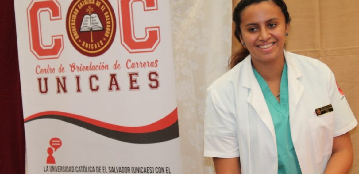 DOCENTES Y ESTUDIANTES DEL DOCTORADO EN MEDICINA APOYAN JORNADAS DE SALUD EN SANTA ANA