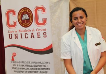 DOCENTES Y ESTUDIANTES DEL DOCTORADO EN MEDICINA APOYAN JORNADAS DE SALUD EN SANTA ANA