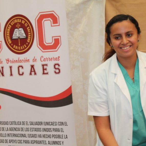 DOCENTES Y ESTUDIANTES DEL DOCTORADO EN MEDICINA APOYAN JORNADAS DE SALUD EN SANTA ANA
