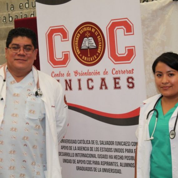 DOCENTES Y ESTUDIANTES DEL DOCTORADO EN MEDICINA APOYAN JORNADAS DE SALUD EN SANTA ANA