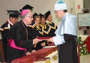 LA UNIVERSIDAD CATÓLICA DE EL SALVADOR HACE ENTREGA DE TÍTULOS DE DOCTORADO HONORIS CAUSA