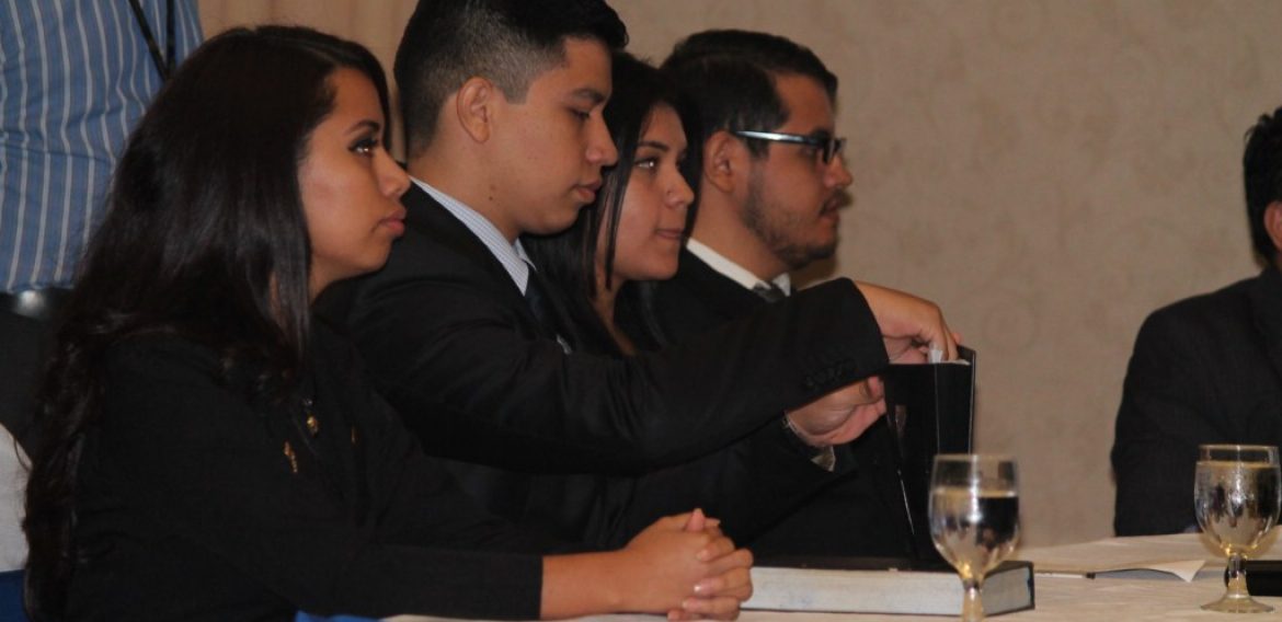 UNICAES OBTIENE EL SEGUNDO LUGAR EN EL “XII CONCURSO INTERUNIVERSITARIO DE LITIGACIÓN ORAL 2014”