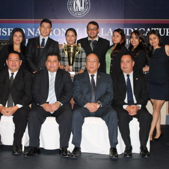 UNICAES OBTIENE EL SEGUNDO LUGAR EN EL “XII CONCURSO INTERUNIVERSITARIO DE LITIGACIÓN ORAL 2014”