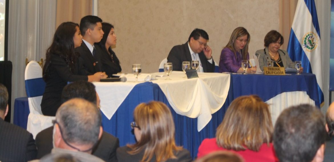 UNICAES OBTIENE EL SEGUNDO LUGAR EN EL “XII CONCURSO INTERUNIVERSITARIO DE LITIGACIÓN ORAL 2014”