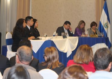 UNICAES OBTIENE EL SEGUNDO LUGAR EN EL “XII CONCURSO INTERUNIVERSITARIO DE LITIGACIÓN ORAL 2014”
