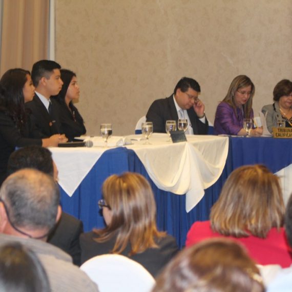 UNICAES OBTIENE EL SEGUNDO LUGAR EN EL “XII CONCURSO INTERUNIVERSITARIO DE LITIGACIÓN ORAL 2014”