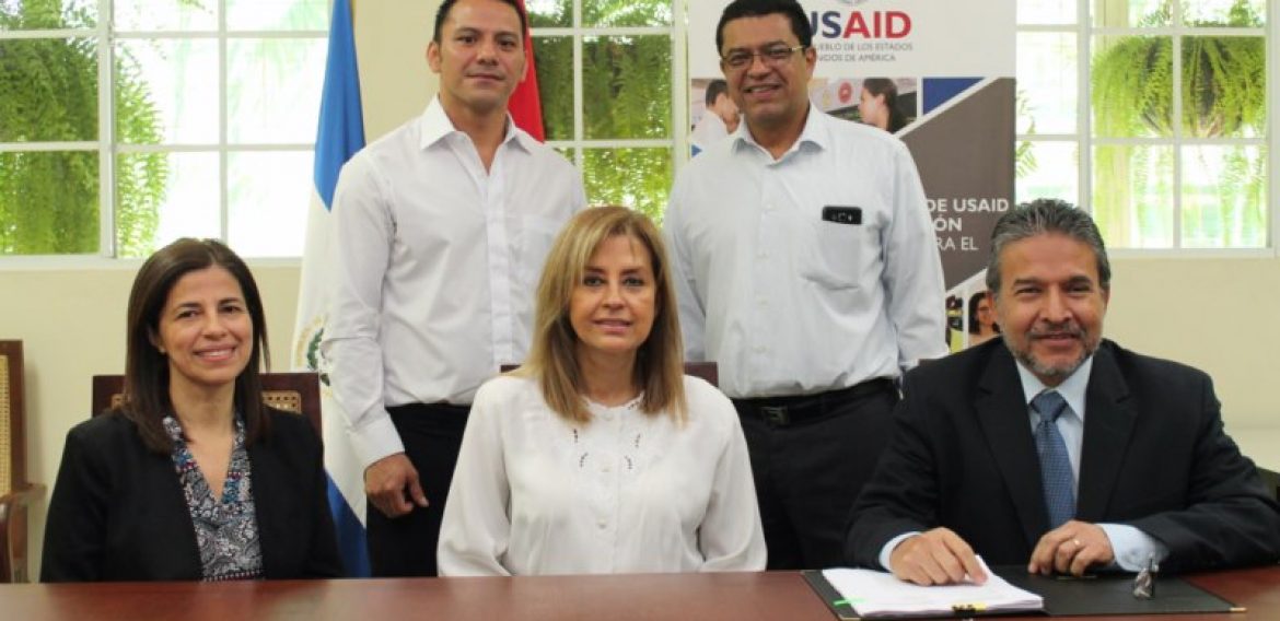 UNICAES Y USAID CELEBRAN EL INICIO DE DOS PROYECTOS DE INVESTIGACIÓN