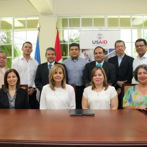 UNICAES Y USAID CELEBRAN EL INICIO DE DOS PROYECTOS DE INVESTIGACIÓN