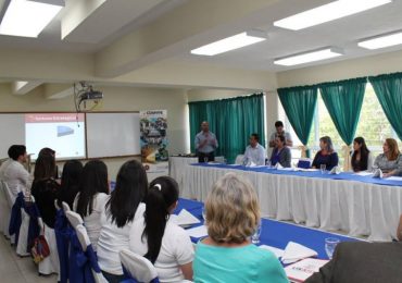 VISITA DE LA EMBAJADORA DE ESTADOS UNIDOS A UNICAES, ILOBASCO