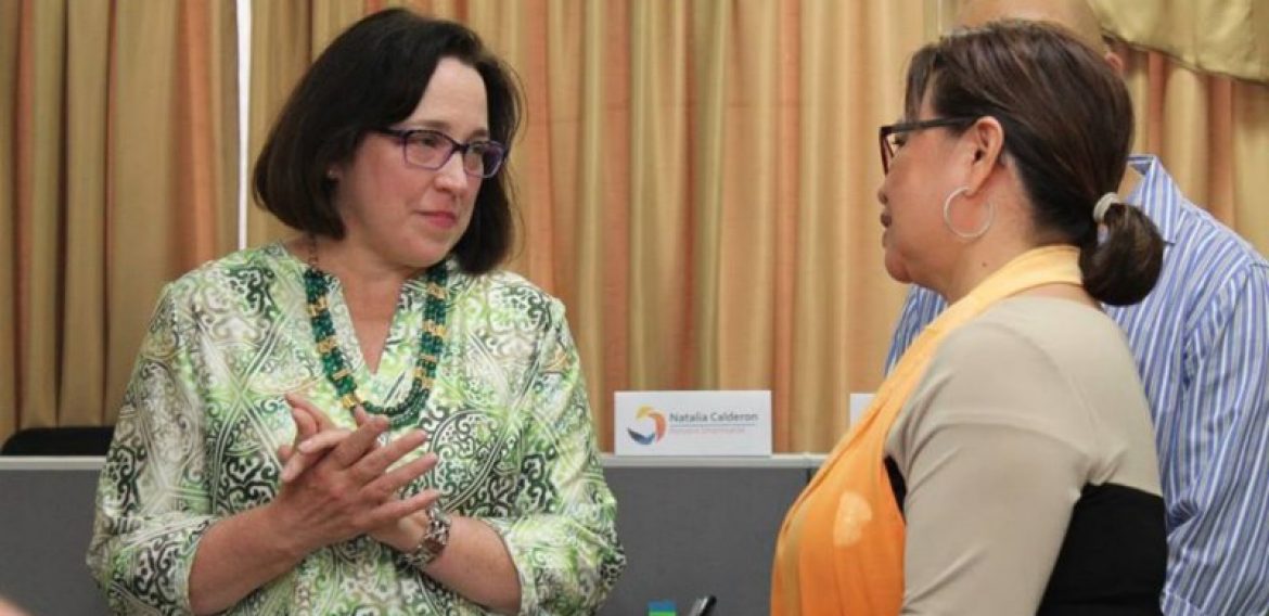VISITA DE LA EMBAJADORA DE ESTADOS UNIDOS A UNICAES, ILOBASCO