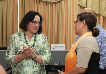 VISITA DE LA EMBAJADORA DE ESTADOS UNIDOS A UNICAES, ILOBASCO