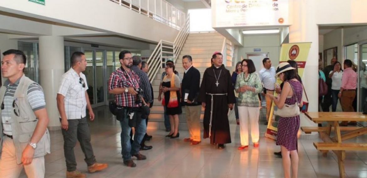 VISITA DE LA EMBAJADORA DE ESTADOS UNIDOS A UNICAES, ILOBASCO