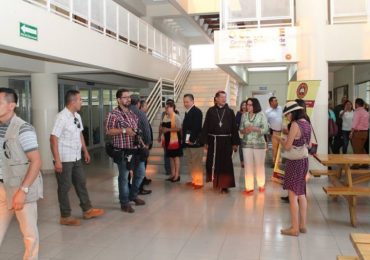 VISITA DE LA EMBAJADORA DE ESTADOS UNIDOS A UNICAES, ILOBASCO