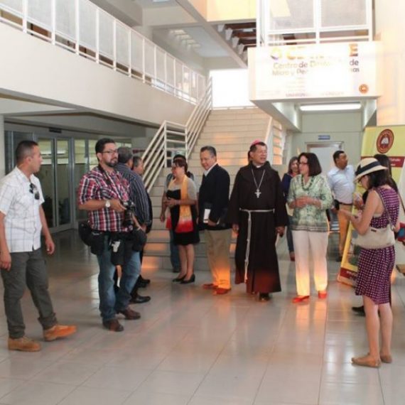VISITA DE LA EMBAJADORA DE ESTADOS UNIDOS A UNICAES, ILOBASCO